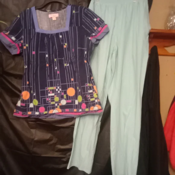 Scrub set bundle - Picture 5 of 6